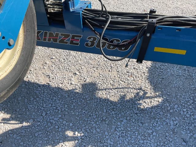 Image of Kinze 3660ASD equipment image 2