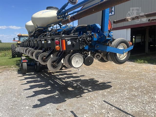 Image of Kinze 3660ASD equipment image 4