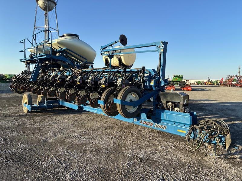 2010 Kinze 3660ASD Equipment Image0