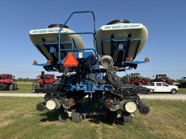 Image of Kinze 3700 equipment image 2