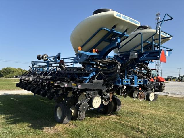 Image of Kinze 3700 equipment image 3