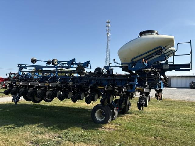 Image of Kinze 3700 equipment image 4