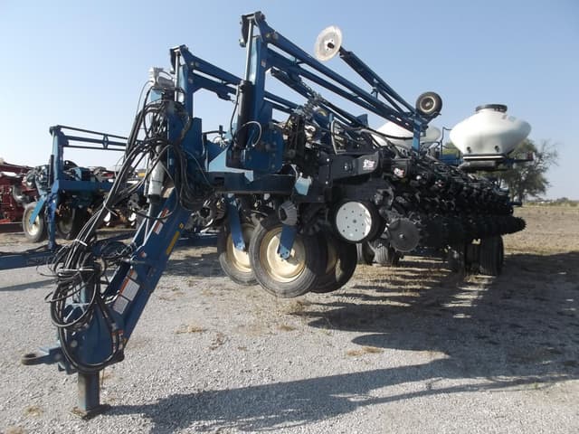 Image of Kinze 3700 equipment image 2