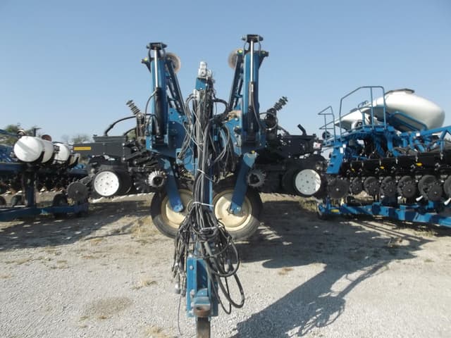 Image of Kinze 3700 equipment image 1