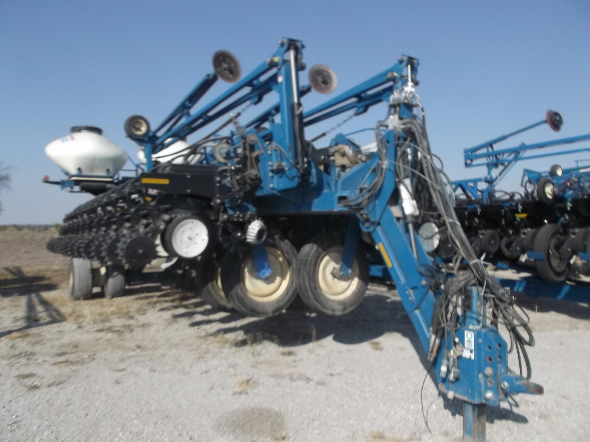 2010 Kinze 3700 Equipment Image0