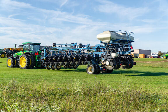 Image of Kinze 3800ASD equipment image 2