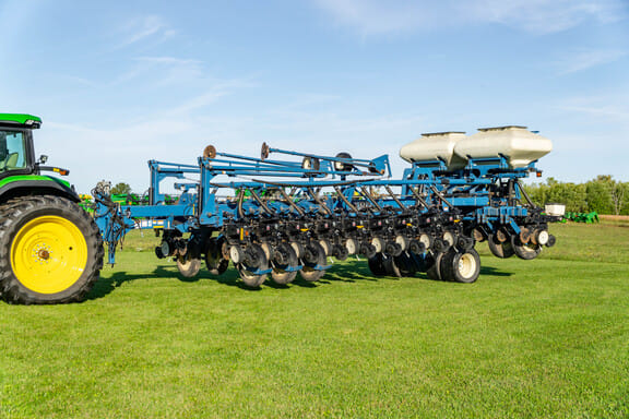 2010 Kinze 3800ASD Equipment Image0