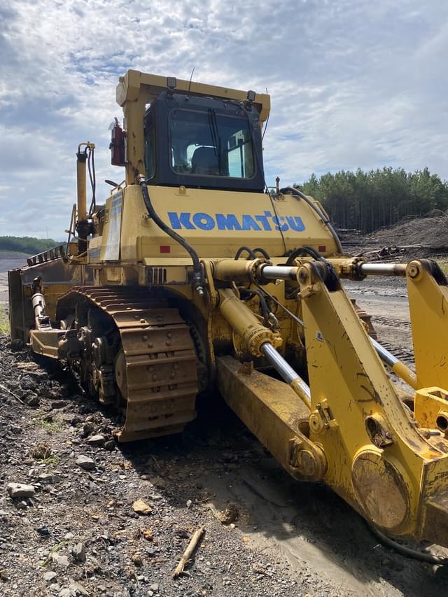 Image of Komatsu D375A equipment image 4