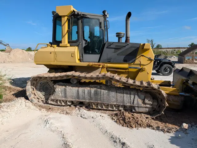 Image of Komatsu D61PX-15E0 equipment image 4