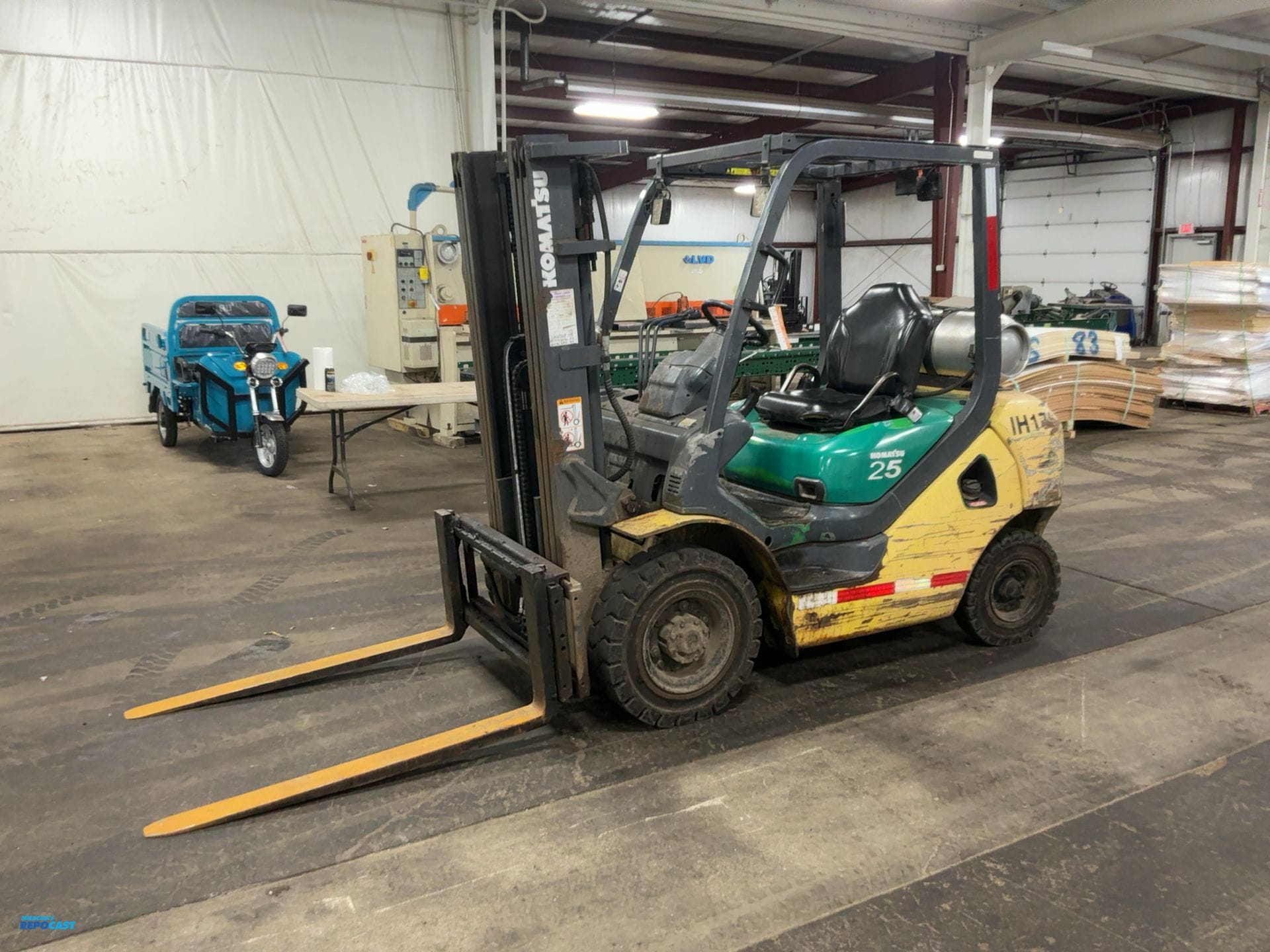 2010 Komatsu FG25T-16 Equipment Image0