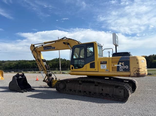 Image of Komatsu PC200LC-8 equipment image 2
