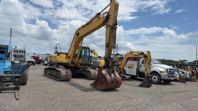 Image of Komatsu PC220LC equipment image 2