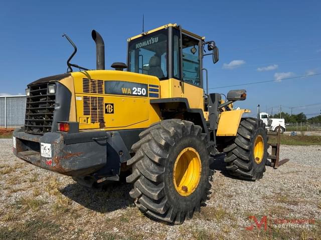 Image of Komatsu WA250-6 equipment image 1