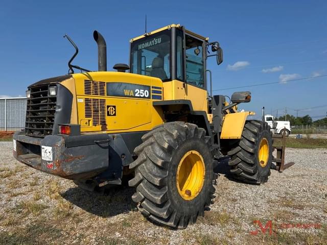 Image of Komatsu WA250-6 equipment image 1