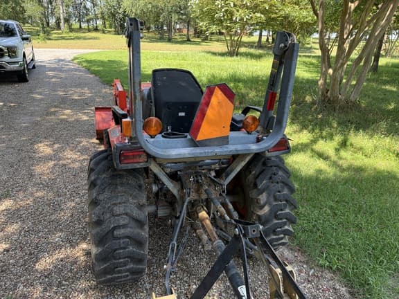 Image of Kubota B3200 equipment image 3