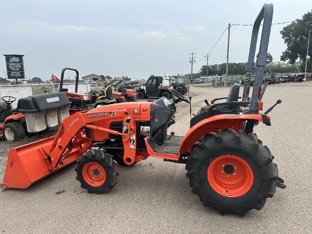 Image of Kubota B3200HSD equipment image 4