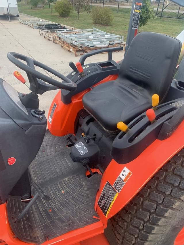 Image of Kubota B3200 equipment image 4