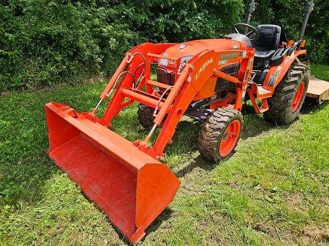 Image of Kubota B3300SU equipment image 1