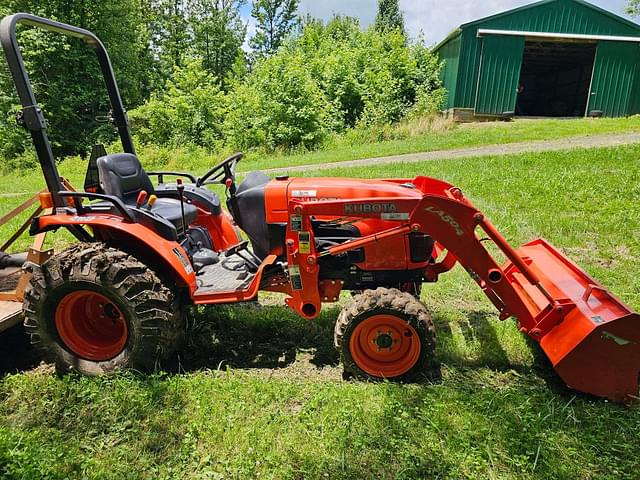 Image of Kubota B3300SU equipment image 4