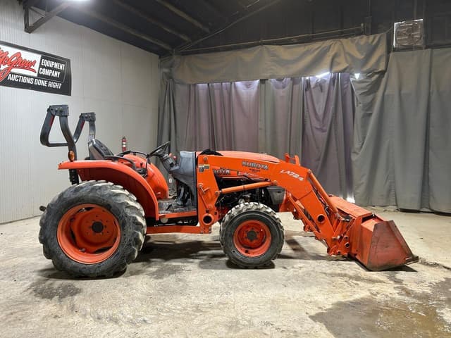 Image of Kubota L3240 equipment image 4