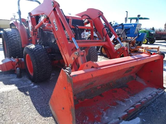 Image of Kubota L3240 equipment image 1