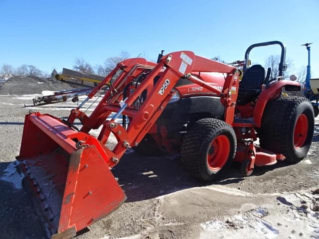 Image of Kubota L3240 equipment image 2