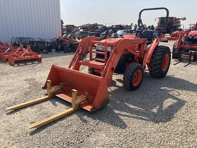 Image of Kubota L3400 equipment image 3