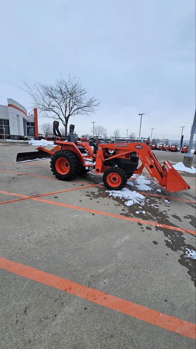 Image of Kubota L3700SU equipment image 1