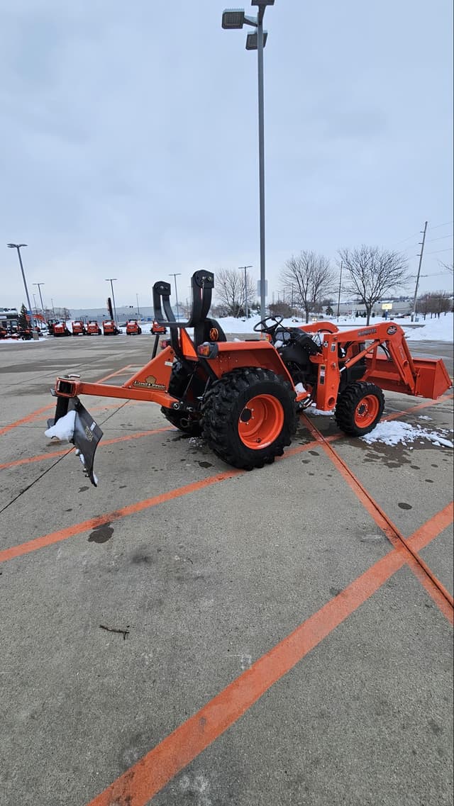 Image of Kubota L3700SU equipment image 2