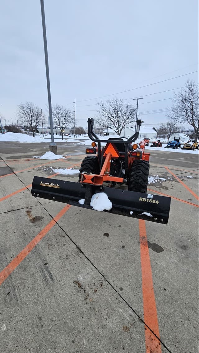Image of Kubota L3700SU equipment image 3