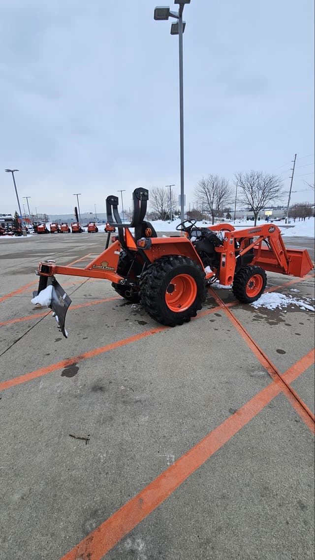 Image of Kubota L3700SU equipment image 2