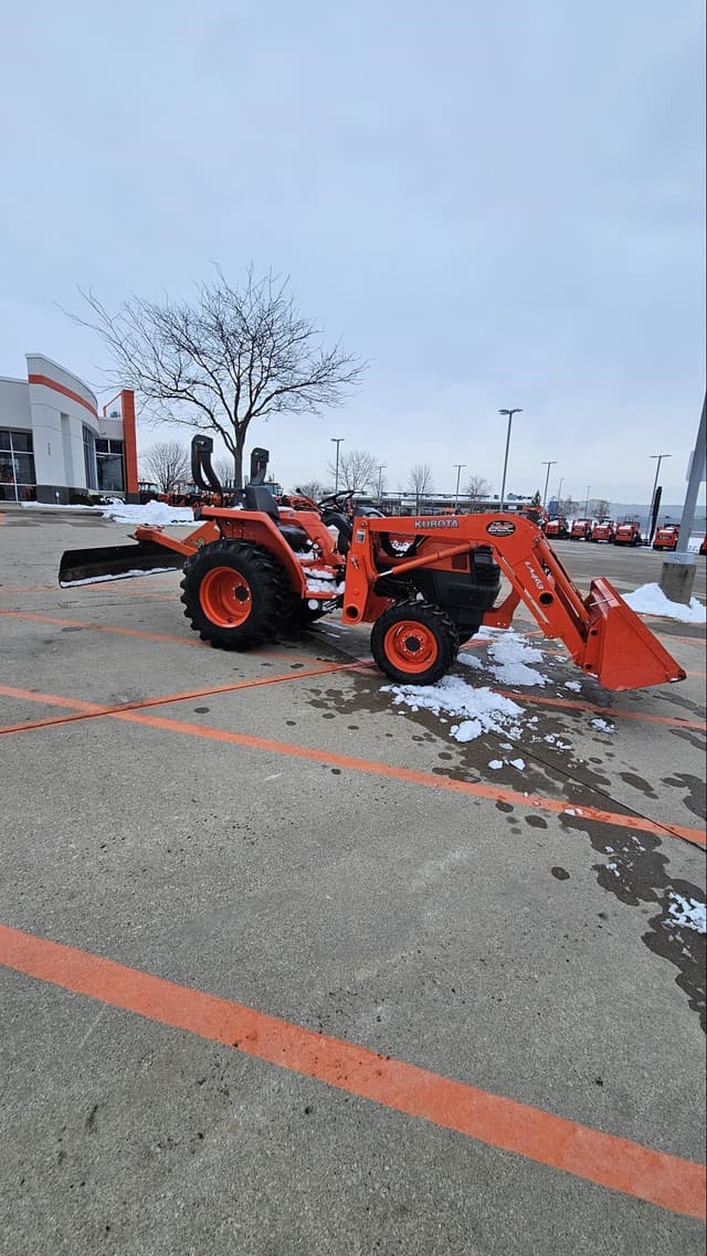 Image of Kubota L3700SU equipment image 1