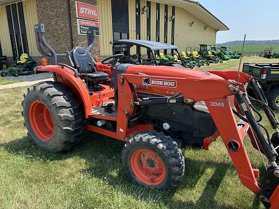 Image of Kubota L4740 equipment image 4