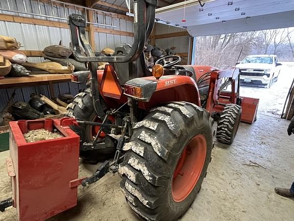 Image of Kubota L4740 equipment image 1