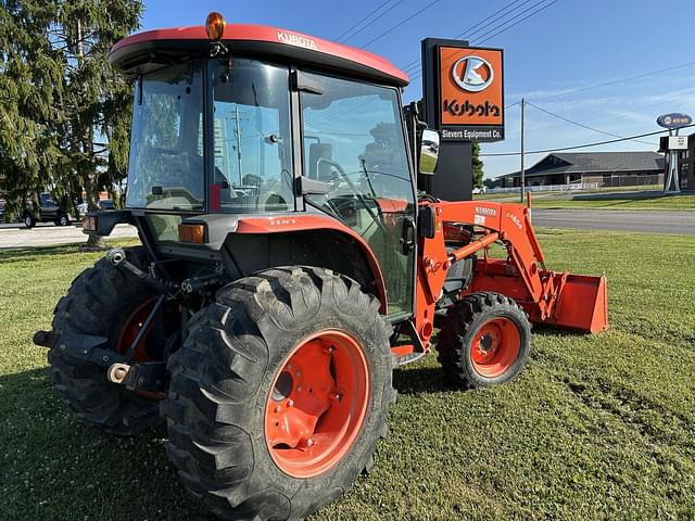 Image of Kubota L5740 equipment image 3