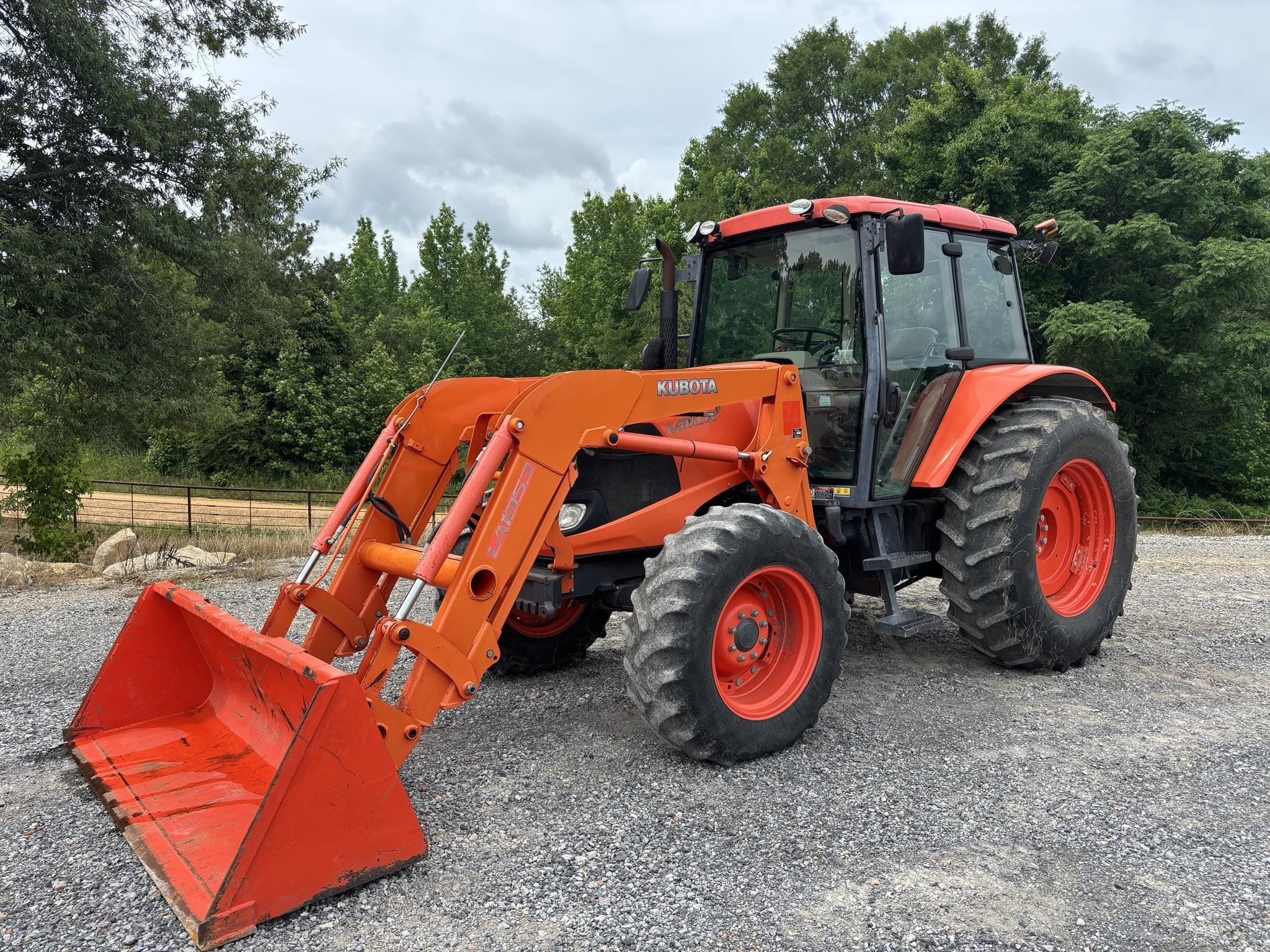 2010 Kubota M110X Equipment Image0