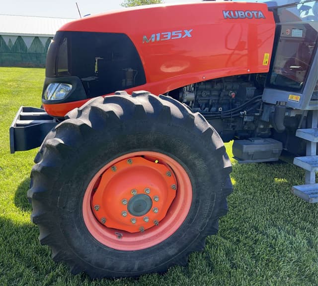Image of Kubota M135X equipment image 3