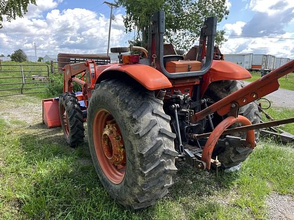 Image of Kubota M7040 equipment image 4