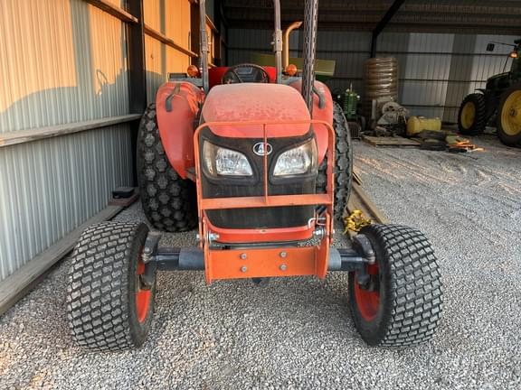 Image of Kubota M7040 equipment image 2