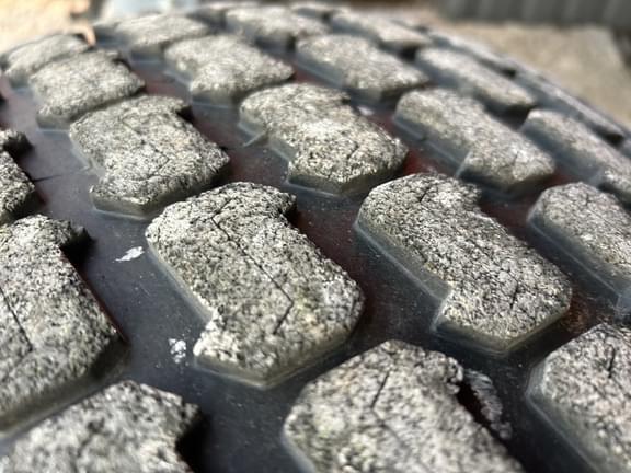 Image of Kubota M7040 equipment image 4