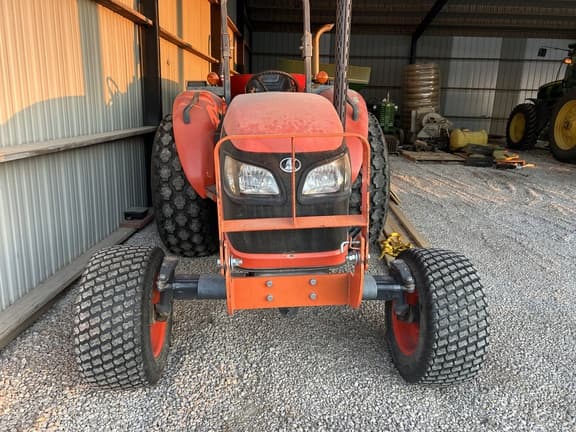Image of Kubota M7040 equipment image 2
