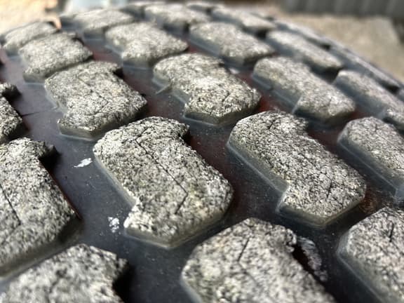 Image of Kubota M7040 equipment image 4