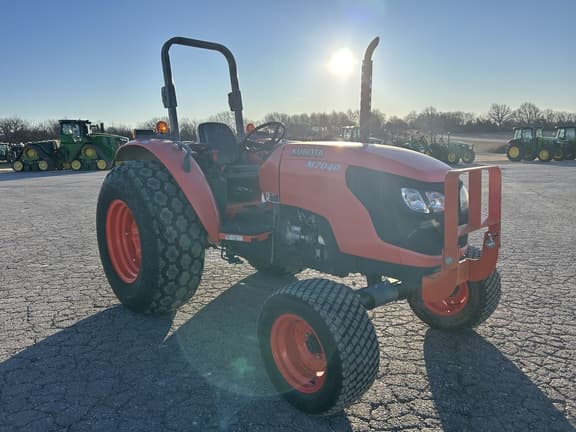 Image of Kubota M7040 equipment image 3
