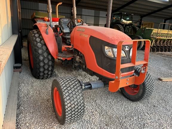 Image of Kubota M7040 equipment image 3