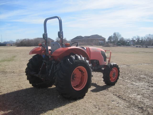 Image of Kubota M7040 equipment image 3
