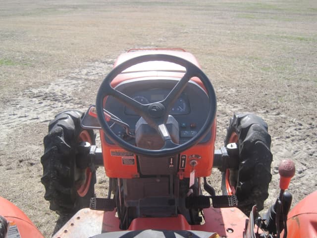 Image of Kubota M7040 equipment image 1