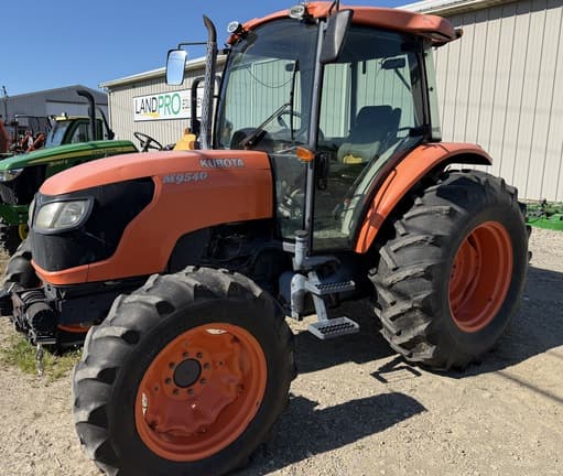 Image of Kubota M9540 equipment image 2