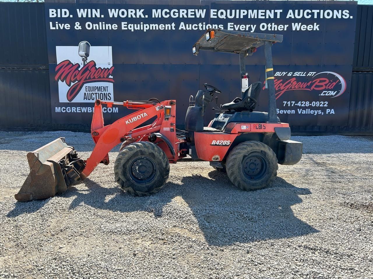 2010 Kubota R420S Equipment Image0