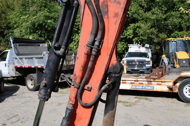 Image of Kubota U55 equipment image 4