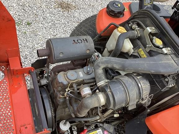 Image of Kubota ZD221 equipment image 3